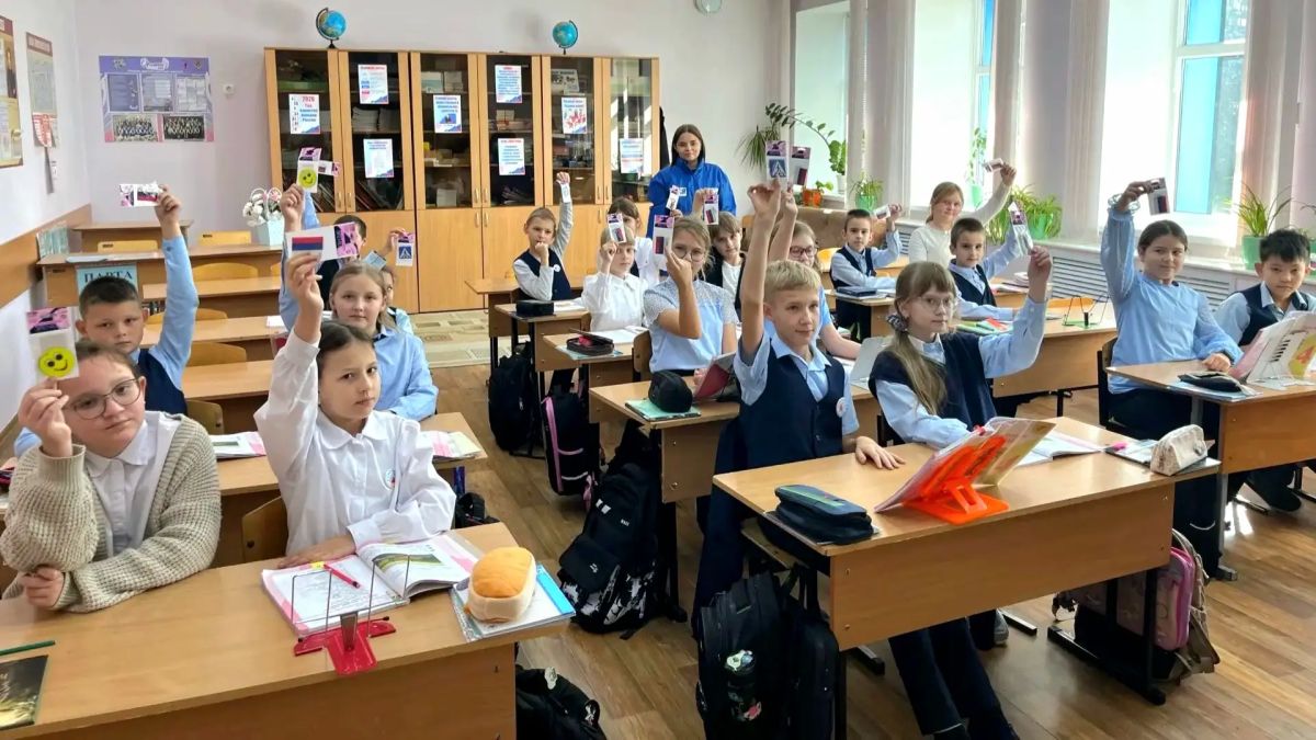 В рамках всероссийской акции «Внимание, дети!» активисты «Молодой Гвардии» провели серию важных профилактических мероприятий в Новооскольском округе, чтобы сделать наши улицы безопаснее для каждого ребёнка В рамках всероссийской акции «Внимание, дети!» активисты «Молодой Гвардии» провели серию важных профилактических мероприятий в Новооскольском округе, чтобы сделать наши улицы безопаснее для каждого ребёнка