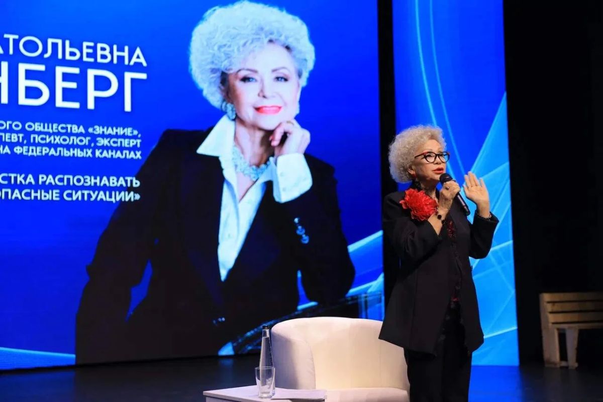 В областном Центре молодёжных инициатив прошла просветительская лекция для родителей белгородских старшеклассников, посвящённая безопасности подростков