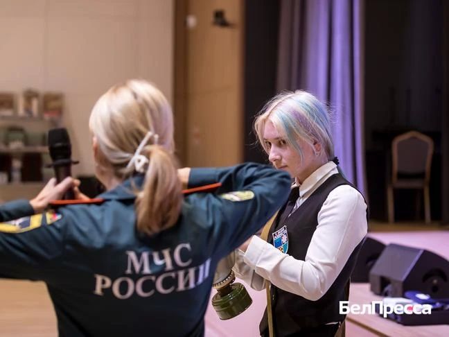 Сотрудники МЧС провели урок безопасности для белгородских школьников Сотрудники МЧС провели урок безопасности для белгородских школьников