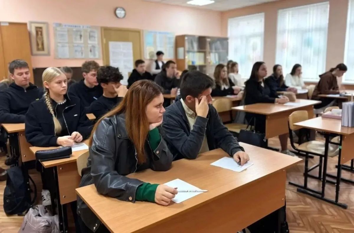 Волонтёры Победы совместно с библиотекой Н.И. Рыжкова провели Всероссийский урок памяти «Битва за Кавказ» Волонтёры Победы совместно с библиотекой Н.И. Рыжкова провели Всероссийский урок памяти «Битва за Кавказ»
