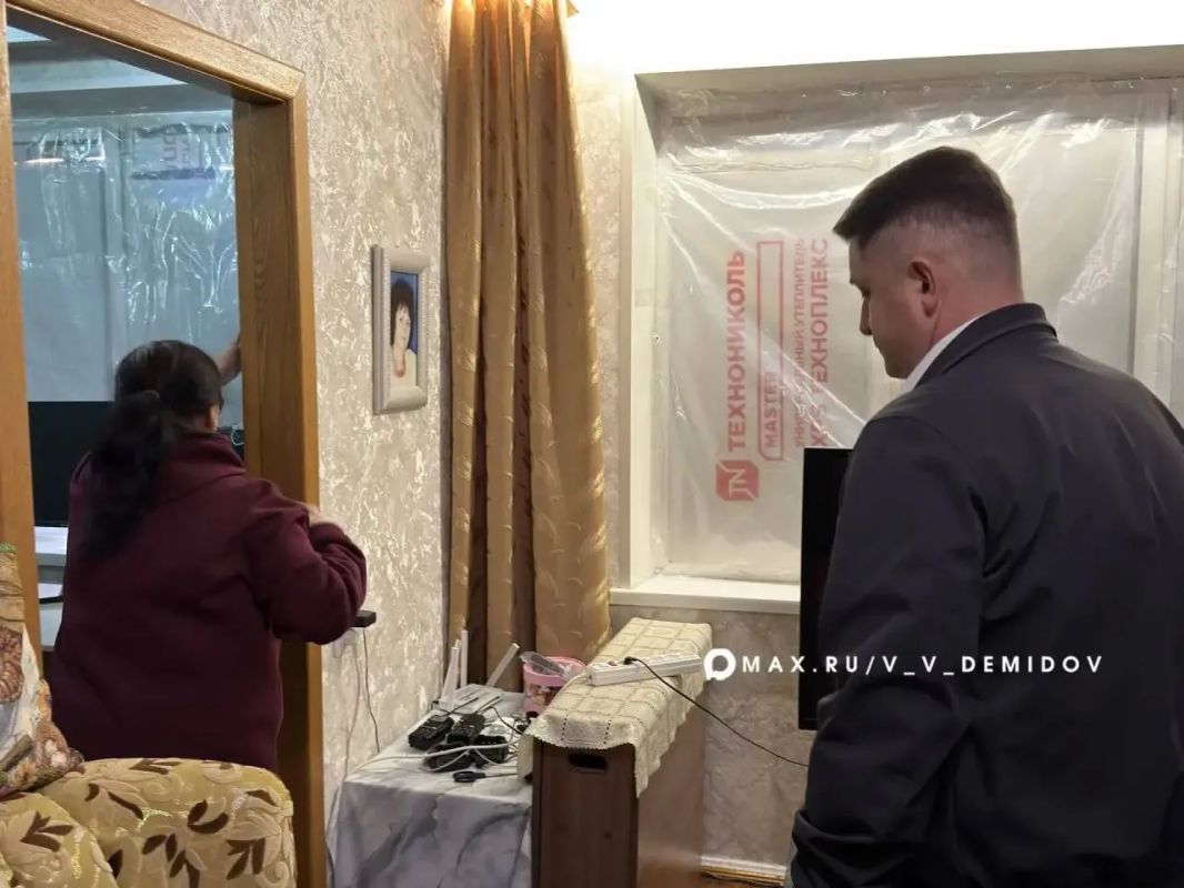 Валентин Демидов: Доложил губернатору Александру Михайловичу Шуваеву о ходе восстановления города после атак ВСУ на мирное население Валентин Демидов: Доложил губернатору Александру Михайловичу Шуваеву о ходе восстановления города после атак ВСУ на мирное население