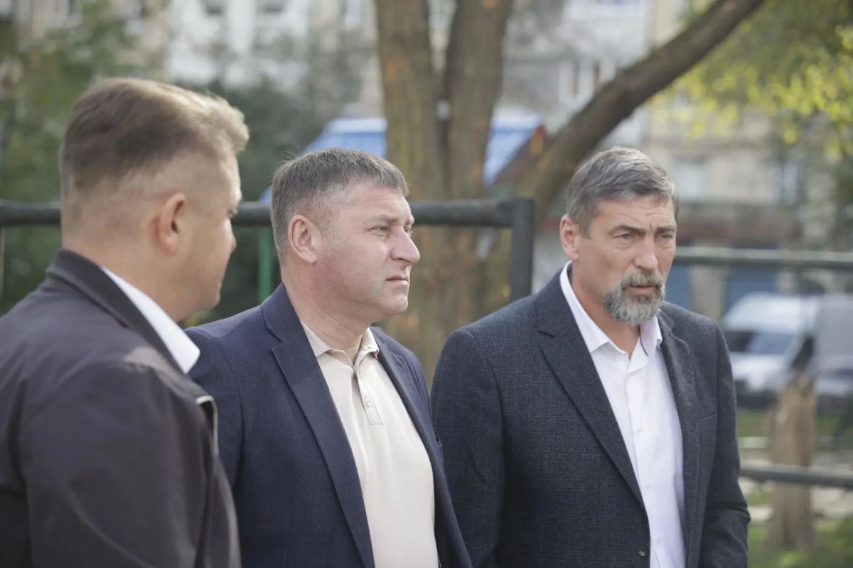 Губернатор Александр Шуваев проверил ход восстановления домов, повреждённых в результате атак ВСУ в Белгороде Губернатор Александр Шуваев проверил ход восстановления домов, повреждённых в результате атак ВСУ в Белгороде