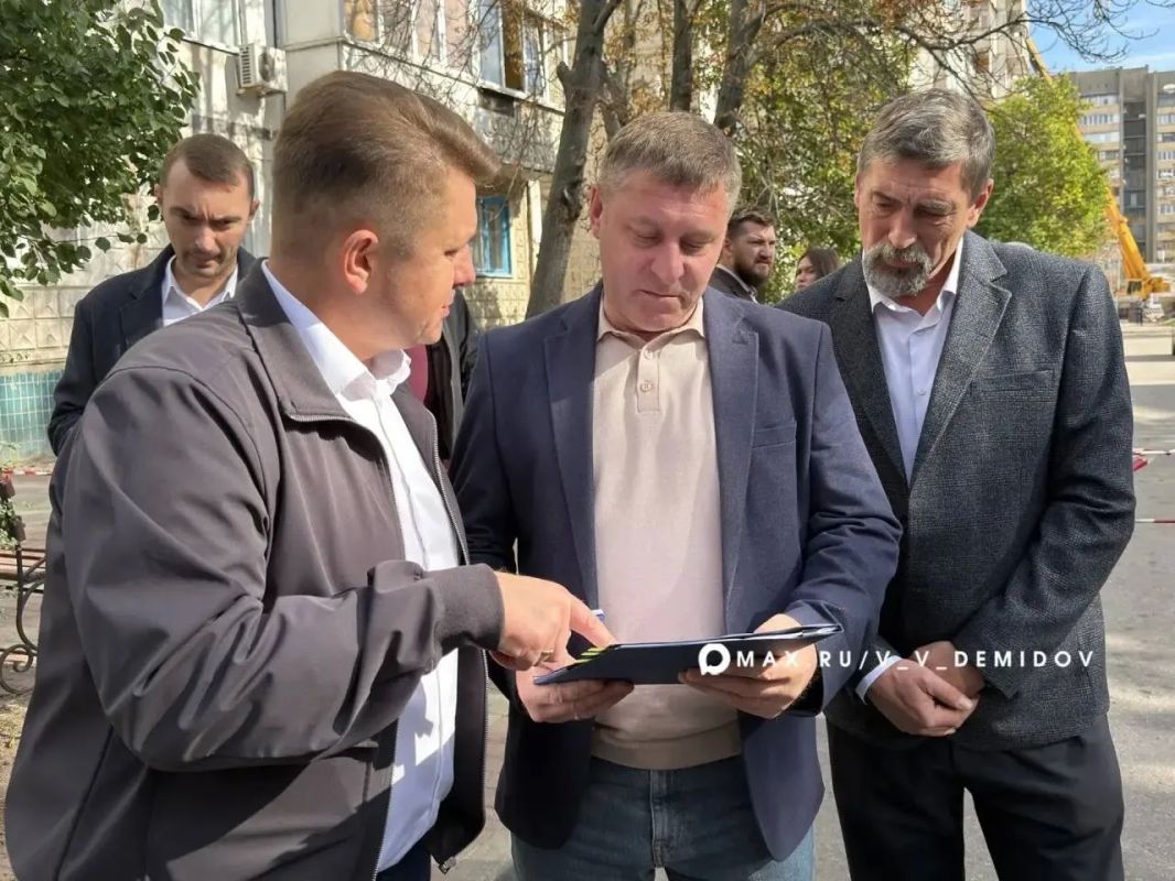 Валентин Демидов: Доложил губернатору Александру Михайловичу Шуваеву о ходе восстановления города после атак ВСУ на мирное население