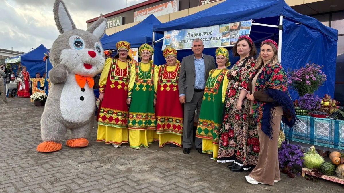 Золото на деревьях, гармонь в воздухе и запах пирогов - Бирюченская ярмарка в канун Покрова Пресвятой Богородицы удалась на славу!