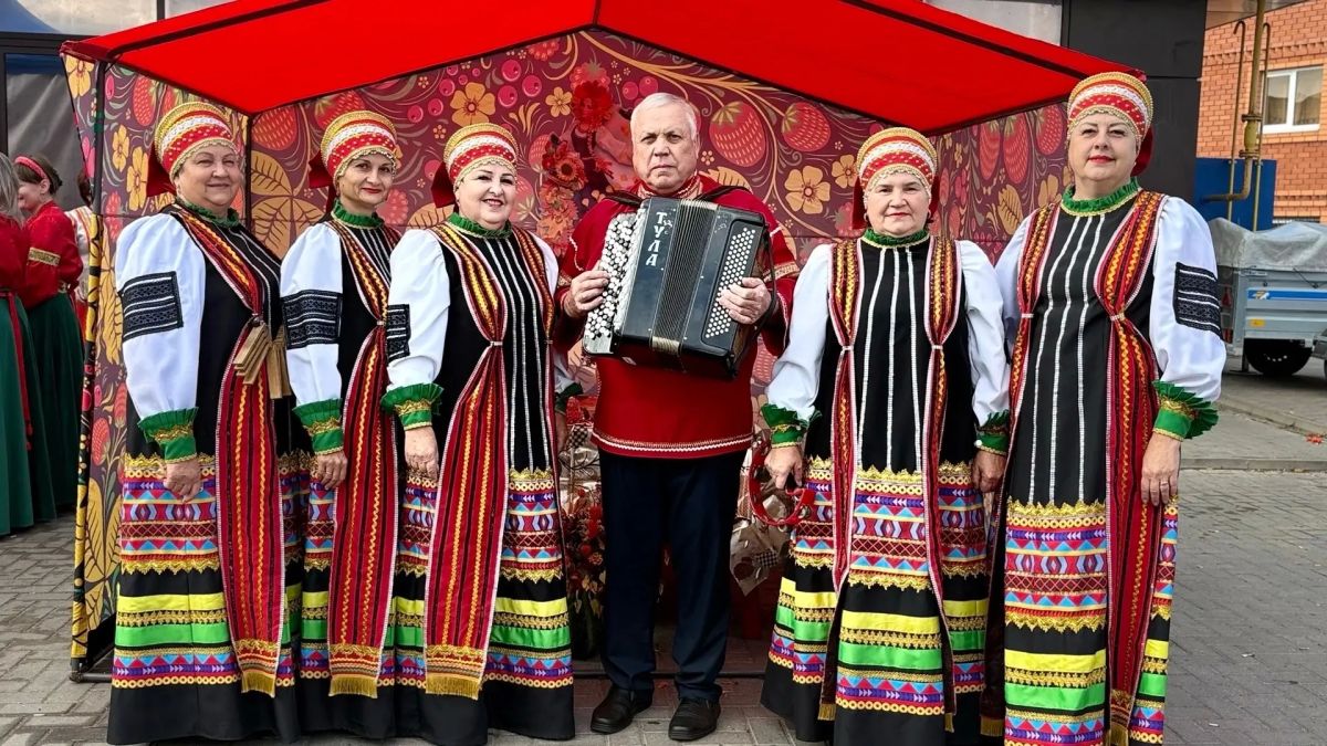 Золото на деревьях, гармонь в воздухе и запах пирогов - Бирюченская ярмарка в канун Покрова Пресвятой Богородицы удалась на славу! Золото на деревьях, гармонь в воздухе и запах пирогов - Бирюченская ярмарка в канун Покрова Пресвятой Богородицы удалась на славу!