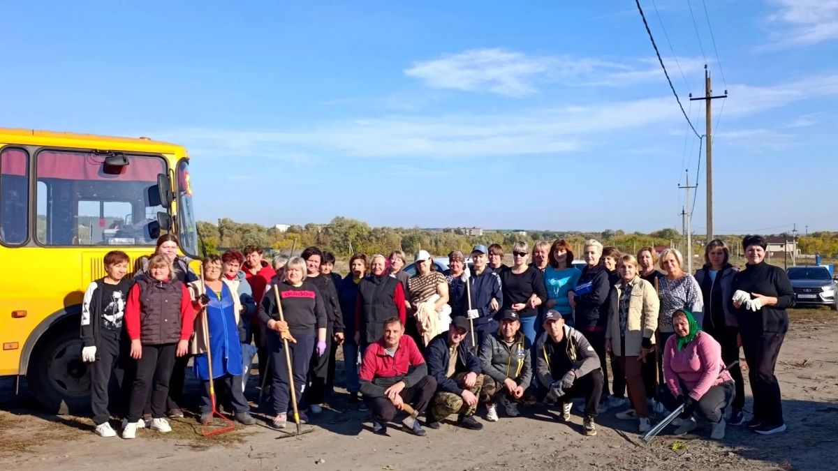 Андрей Миськов: В ходе осеннего субботника жители и представители общественности не забыли привести в порядок и городские кладбища Андрей Миськов: В ходе осеннего субботника жители и представители общественности не забыли привести в порядок и городские кладбища