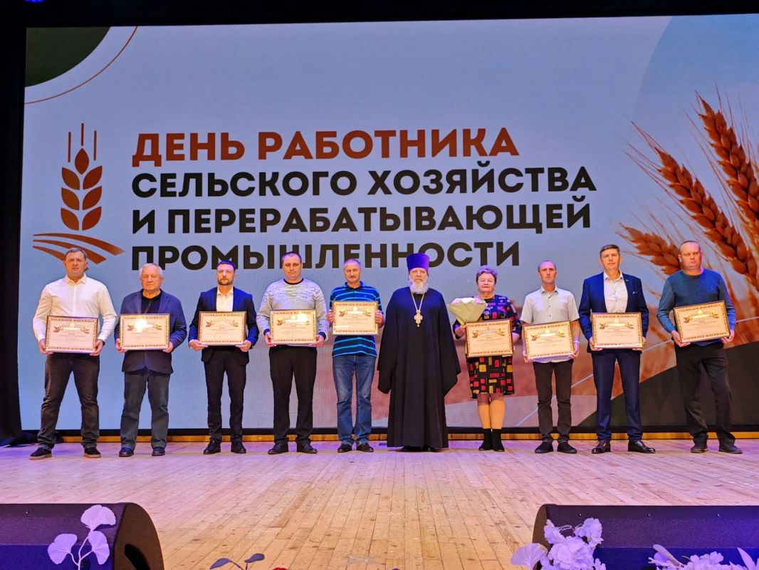 Николай Нестеров: Накануне Дня работника сельского хозяйства и перерабатывающей промышленности на территории нашего округа прошло торжественное мероприятие, посвящённое тем, кто своим ежедневным трудом укрепляет... Николай Нестеров: Накануне Дня работника сельского хозяйства и перерабатывающей промышленности на территории нашего округа прошло торжественное мероприятие, посвящённое тем, кто своим ежедневным трудом укрепляет...