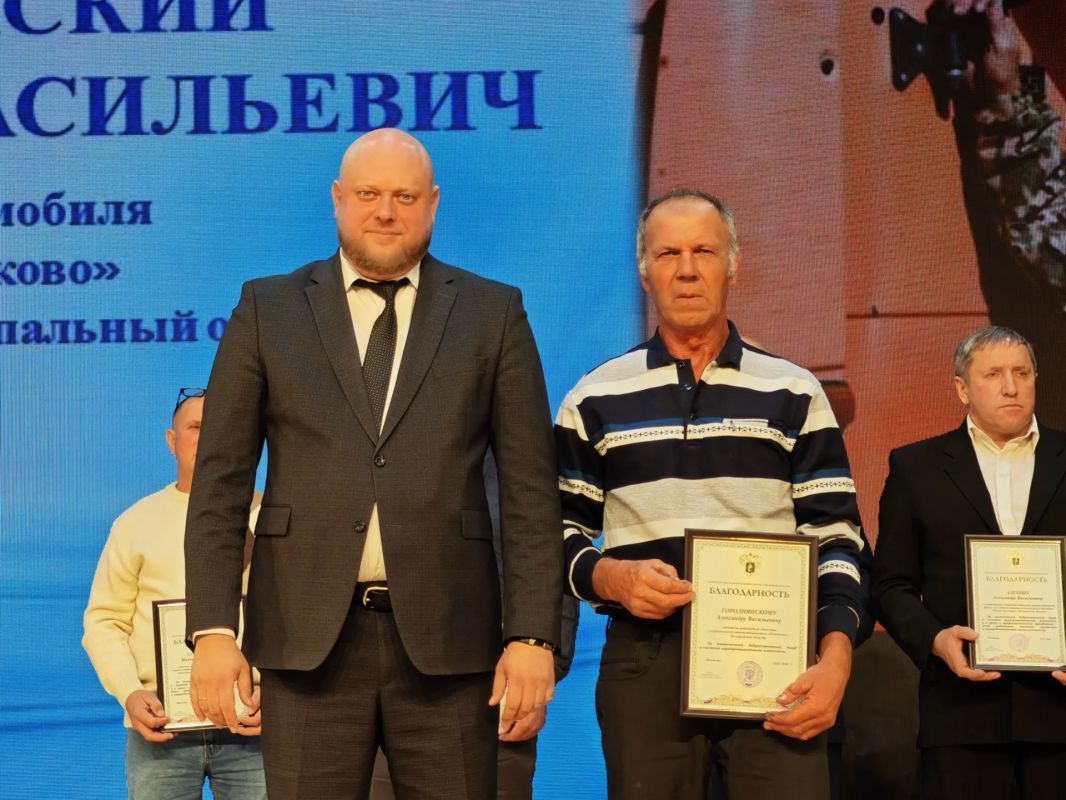 Дорогие друзья!. Сегодня мы отмечаем День работников сельского хозяйства и перерабатывающей промышленности Дорогие друзья!. Сегодня мы отмечаем День работников сельского хозяйства и перерабатывающей промышленности