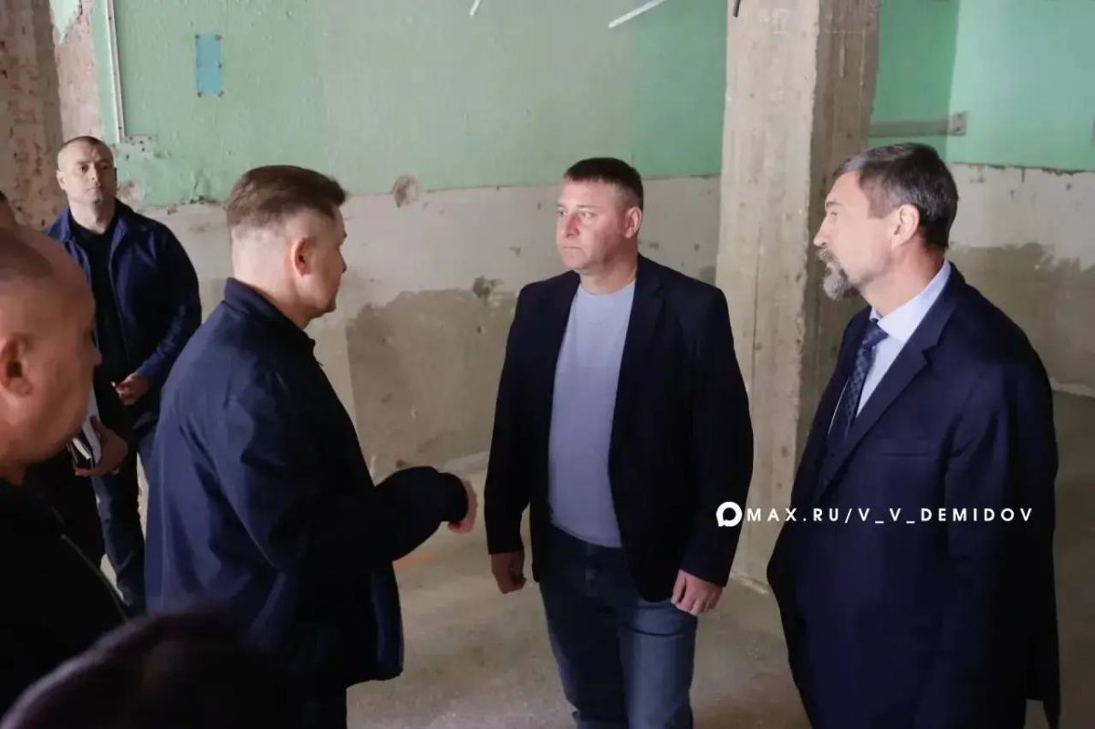 Валентин Демидов: С губернатором Александром Михайловичем Шуваевым посетили спортивную школу олимпийского резерва №3, где началась реконструкция Валентин Демидов: С губернатором Александром Михайловичем Шуваевым посетили спортивную школу олимпийского резерва №3, где началась реконструкция