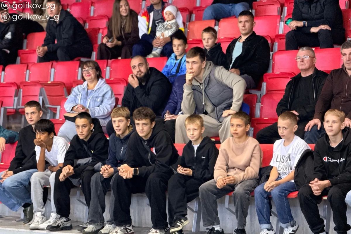 Василий Голиков: В эти выходные в спортивном комплексе «Горняк» имени А.А. Кретова состоялись финальные бои Всероссийских соревнований по боксу на призы РОФСО «Юность России» среди юношей 14-15 лет Василий Голиков: В эти выходные в спортивном комплексе «Горняк» имени А.А. Кретова состоялись финальные бои Всероссийских соревнований по боксу на призы РОФСО «Юность России» среди юношей 14-15 лет