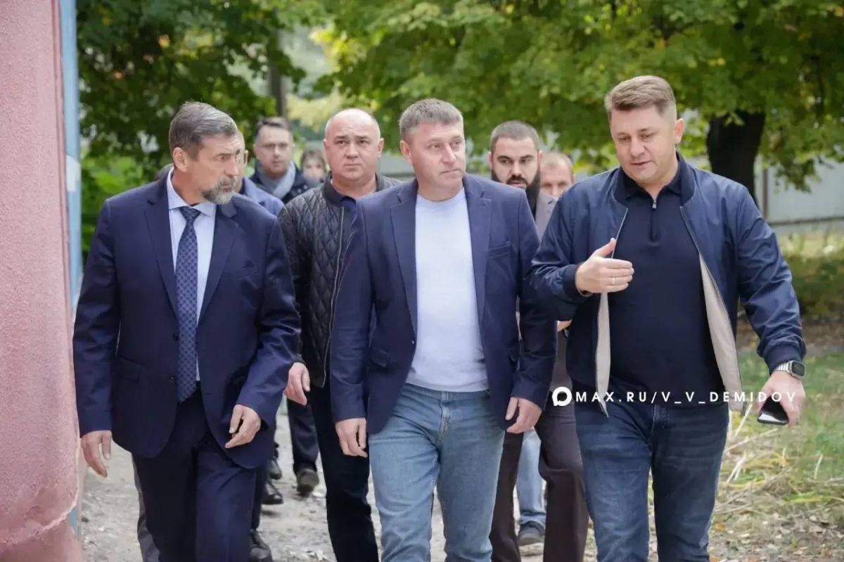 Валентин Демидов: С губернатором Александром Михайловичем Шуваевым посетили спортивную школу олимпийского резерва №3, где началась реконструкция