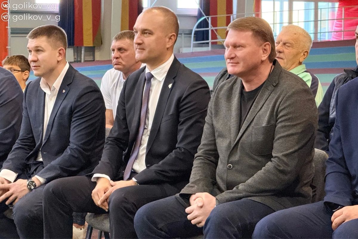 Василий Голиков: В эти выходные в спортивном комплексе «Горняк» имени А.А. Кретова состоялись финальные бои Всероссийских соревнований по боксу на призы РОФСО «Юность России» среди юношей 14-15 лет Василий Голиков: В эти выходные в спортивном комплексе «Горняк» имени А.А. Кретова состоялись финальные бои Всероссийских соревнований по боксу на призы РОФСО «Юность России» среди юношей 14-15 лет