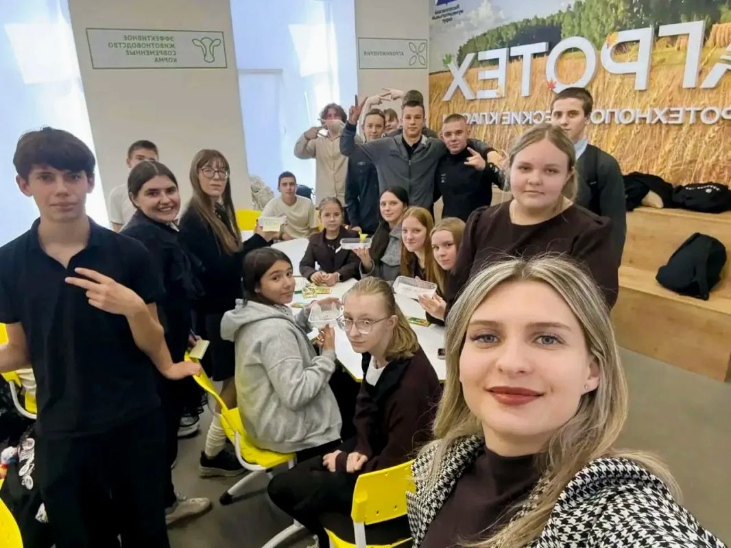 Олег Медведев: В МБОУ «Томаровская СОШ № 1 Яковлевского муниципального округа» продолжается работа агротехнологических классов Олег Медведев: В МБОУ «Томаровская СОШ № 1 Яковлевского муниципального округа» продолжается работа агротехнологических классов