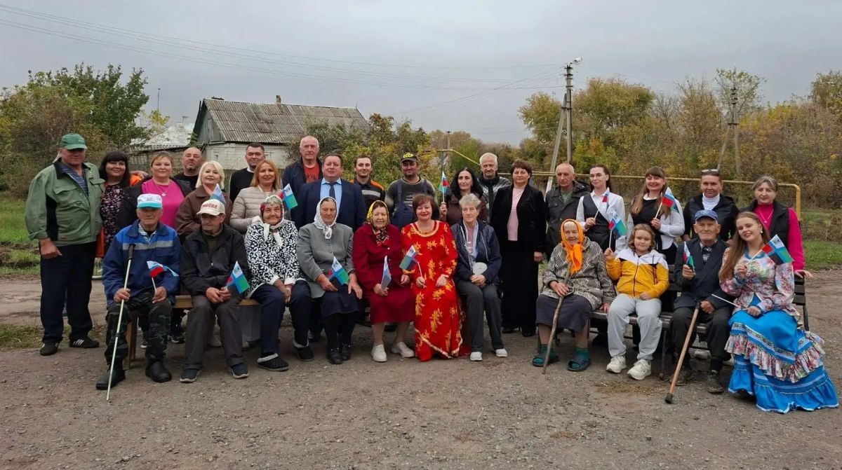 Сегодня в сёлах Репьёвка и Красное Городище прошли праздничные мероприятия, посвящённые сразу трём событиям: Дню сёл, Дню флага Белгородской области и Престольному празднику Покрова Пресвятой Богородицы Сегодня в сёлах Репьёвка и Красное Городище прошли праздничные мероприятия, посвящённые сразу трём событиям: Дню сёл, Дню флага Белгородской области и Престольному празднику Покрова Пресвятой Богородицы