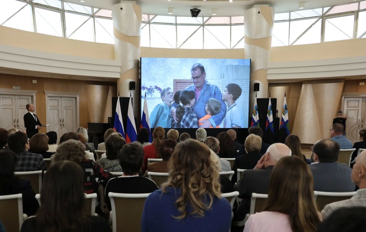 Юрий Клепиков: В областном центре состоялась торжественная церемония награждения лауреатов премии имени Павла Кузьмича Бедненко — заслуженного работника социальной защиты населения Российской Федерации, нашего земляка... Юрий Клепиков: В областном центре состоялась торжественная церемония награждения лауреатов премии имени Павла Кузьмича Бедненко — заслуженного работника социальной защиты населения Российской Федерации, нашего земляка...