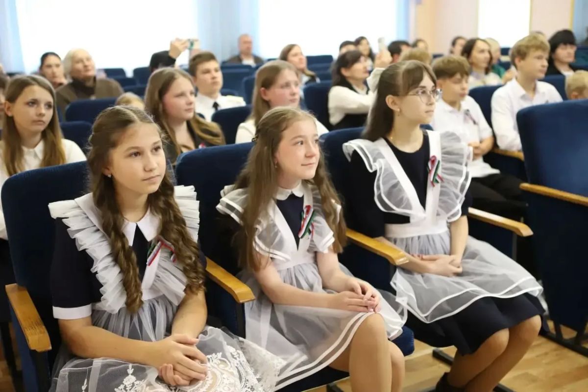 В Ракитянском округе отметили День флага Белгородской области В Ракитянском округе отметили День флага Белгородской области