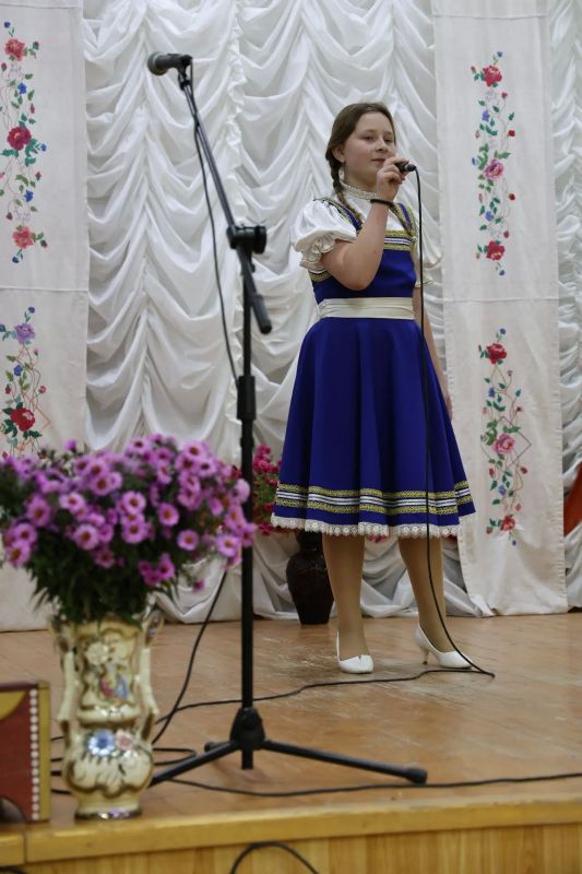 Сегодня в сёлах Репьёвка и Красное Городище прошли праздничные мероприятия, посвящённые сразу трём событиям: Дню сёл, Дню флага Белгородской области и Престольному празднику Покрова Пресвятой Богородицы Сегодня в сёлах Репьёвка и Красное Городище прошли праздничные мероприятия, посвящённые сразу трём событиям: Дню сёл, Дню флага Белгородской области и Престольному празднику Покрова Пресвятой Богородицы