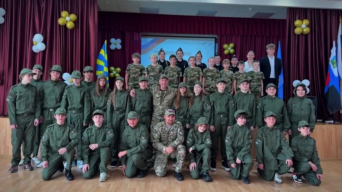 Олег Медведев: В "Средней общеобразовательной школе № 1 города Строитель" восьмиклассники дали обещание курсанта Центра «ВОИН»