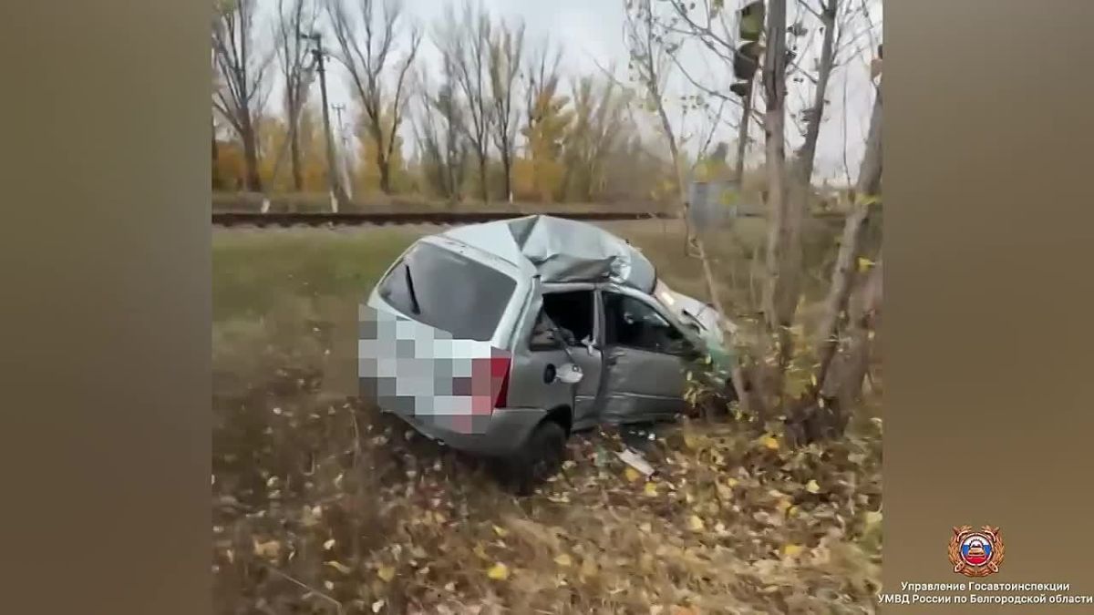 #СВОДКА_ДТП. По предварительным данным, вчера около 12 часов 30 минут на ул. Докучаева г. Шебекино 69-летний водитель, управляя автомобилем «Лада Калина», не выбрал безопасную скорость движения, не справился с управлением и...