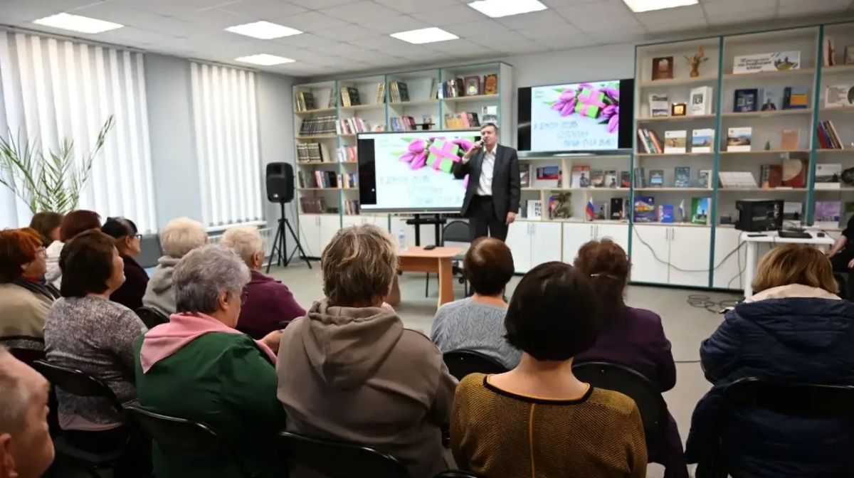 Сегодня Специальная библиотека для слепых им. В. Я. Ерошенко в рамках Месячника белой трости провела презентацию творчества незрячего певца, читателя библиотеки Андрея Горбатенко под названием «Я буду петь сегодня лишь для... Сегодня Специальная библиотека для слепых им. В. Я. Ерошенко в рамках Месячника белой трости провела презентацию творчества незрячего певца, читателя библиотеки Андрея Горбатенко под названием «Я буду петь сегодня лишь для...