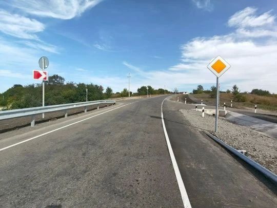 В Яковлевском округе обновили 5-километровый участок дороги к Триречному В Яковлевском округе обновили 5-километровый участок дороги к Триречному