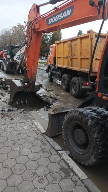 Уважаемые жители!. . В районе ТРЦ «Весенний» (юго-западный район города) произошла авария на сетях водоснабжения Уважаемые жители!. . В районе ТРЦ «Весенний» (юго-западный район города) произошла авария на сетях водоснабжения