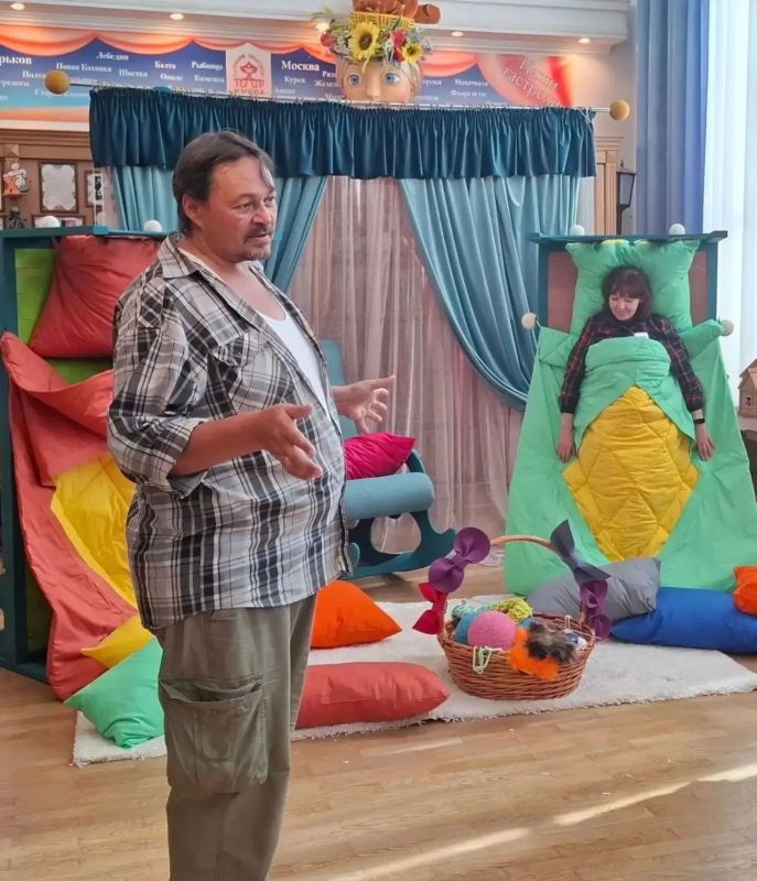 В Белгородском театре кукол 4 ноября представят премьеру спектакля «Хоровод сказок» В Белгородском театре кукол 4 ноября представят премьеру спектакля «Хоровод сказок»