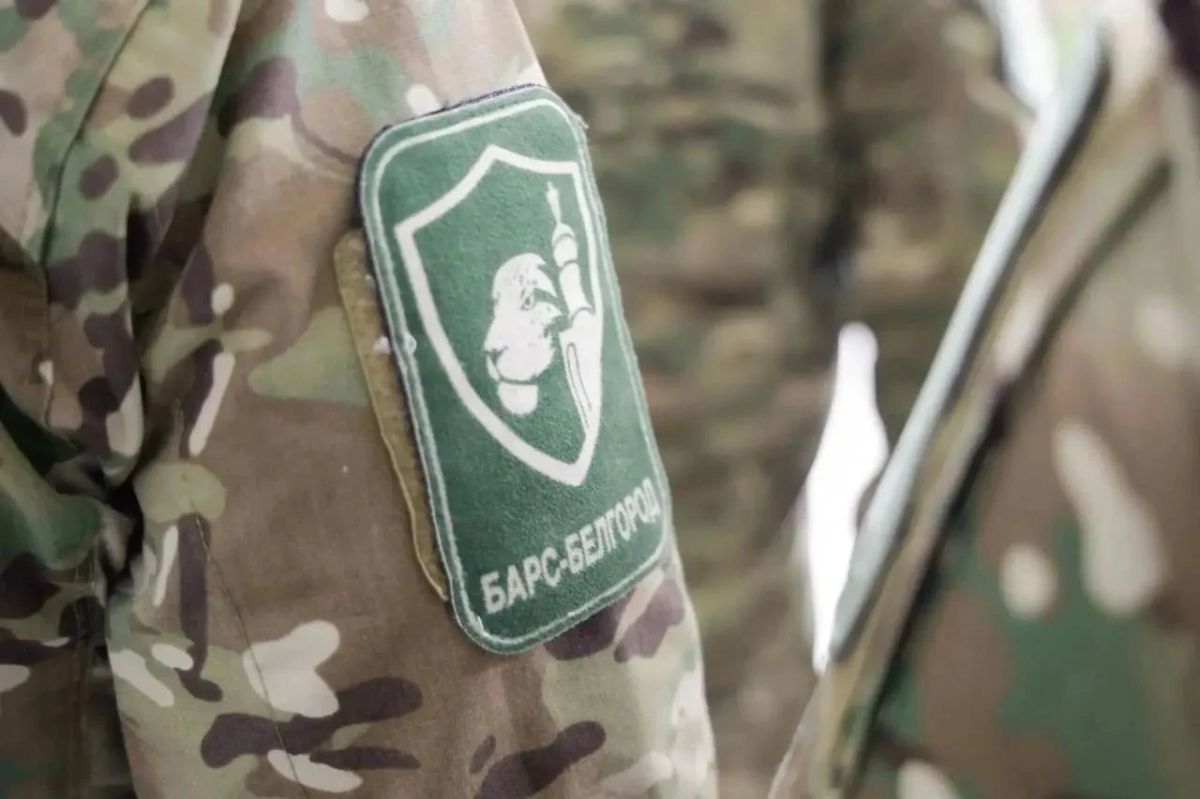 Александр Шуваев вручил региональные и ведомственные награды 46 бойцам «БАРСа-Белгород» Александр Шуваев вручил региональные и ведомственные награды 46 бойцам «БАРСа-Белгород»