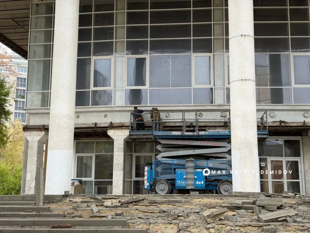 В Белгороде начали ремонт входной группы Дворца детского творчества В Белгороде начали ремонт входной группы Дворца детского творчества