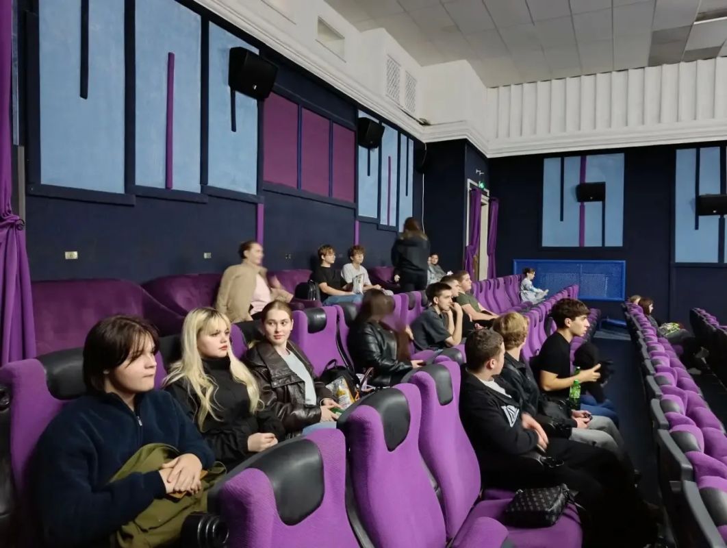 Сегодня в кинотеатре «Победа» состоялась интерактивная программа «Щепкинская сцена: 90 лет вдохновляет театр», посвящённая 90-летию со дня основания Белгородского государственного академического драматического театра имени... Сегодня в кинотеатре «Победа» состоялась интерактивная программа «Щепкинская сцена: 90 лет вдохновляет театр», посвящённая 90-летию со дня основания Белгородского государственного академического драматического театра имени...