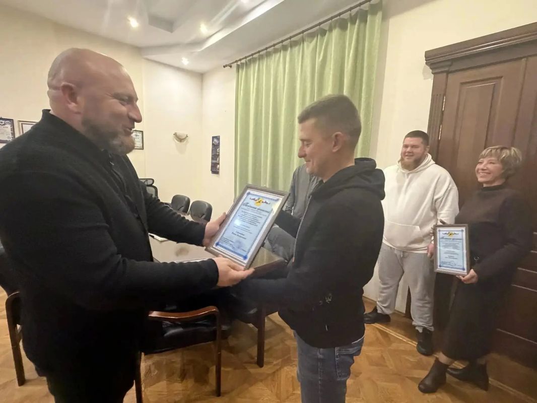 Настоящие герои живут среди нас Настоящие герои живут среди нас