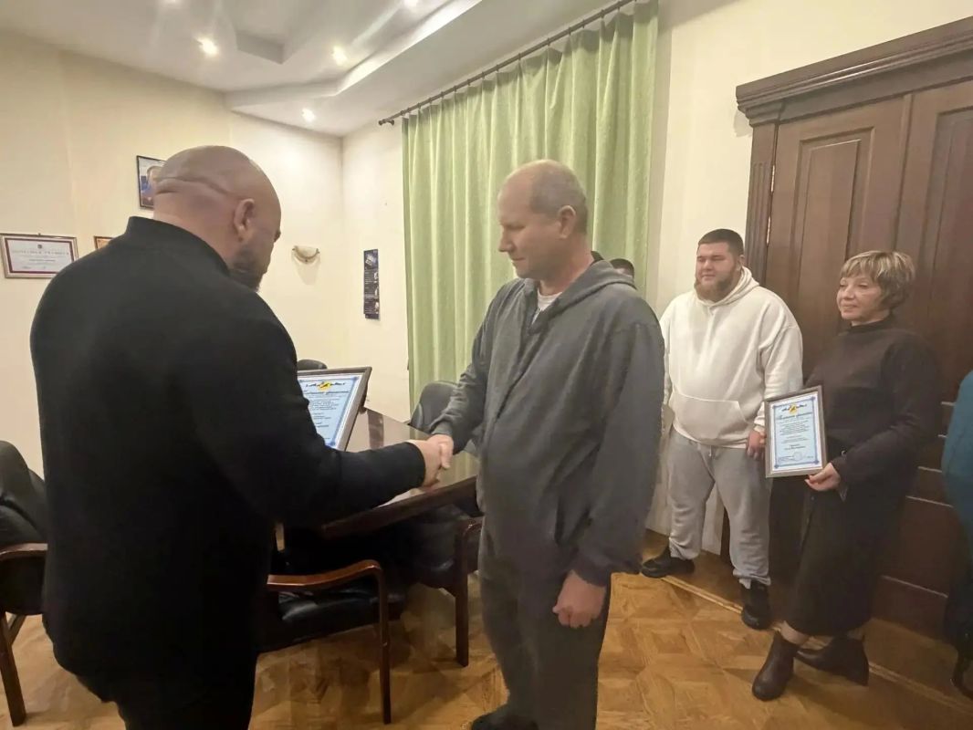 Настоящие герои живут среди нас Настоящие герои живут среди нас