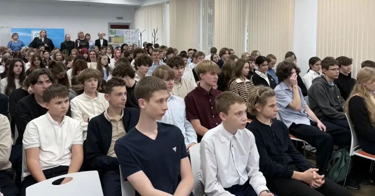 Белгородские автоинспекторы в преддверии осенних каникул организовали профилактические беседы по соблюдению дорожных правил Белгородские автоинспекторы в преддверии осенних каникул организовали профилактические беседы по соблюдению дорожных правил