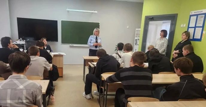 В Белгороде сотрудники подразделения по делам несовершеннолетних областного УМВД провели урок правовой грамотности