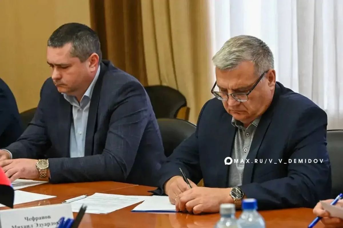 Валентин Демидов: Совместно министром ЖКХ региона Андреем Юрьевичем Бубело провели рабочую встречу с руководителями ресурсоснабжающих организаций Валентин Демидов: Совместно министром ЖКХ региона Андреем Юрьевичем Бубело провели рабочую встречу с руководителями ресурсоснабжающих организаций