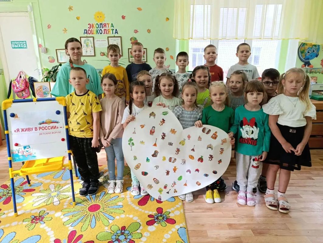 В Белгородской детской библиотеке имени А.А. Лиханова прошёл детский форум «Я живу в России», посвящённый Году единства народов России