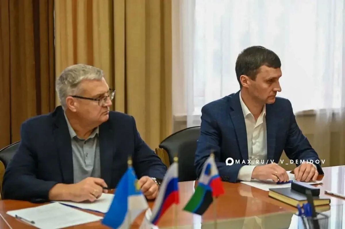 Валентин Демидов: Совместно министром ЖКХ региона Андреем Юрьевичем Бубело провели рабочую встречу с руководителями ресурсоснабжающих организаций Валентин Демидов: Совместно министром ЖКХ региона Андреем Юрьевичем Бубело провели рабочую встречу с руководителями ресурсоснабжающих организаций