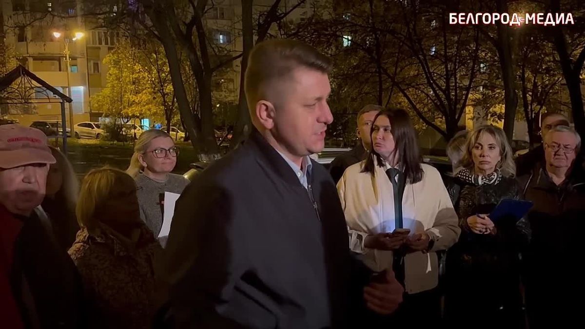 Глава администрации Валентин Демидов встретился с жителями двух пострадавших домов в центре Белгорода
