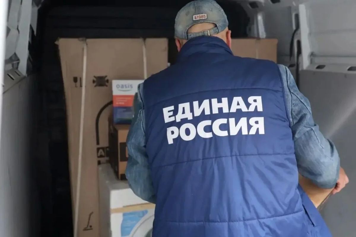Юрий Клепиков передал гуманитарную помощь валуйчанам Юрий Клепиков передал гуманитарную помощь валуйчанам