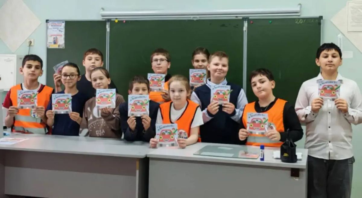 В преддверии Дня автомобилиста белгородские ЮИДовцы приняли участие в акции «Письмо водителю»