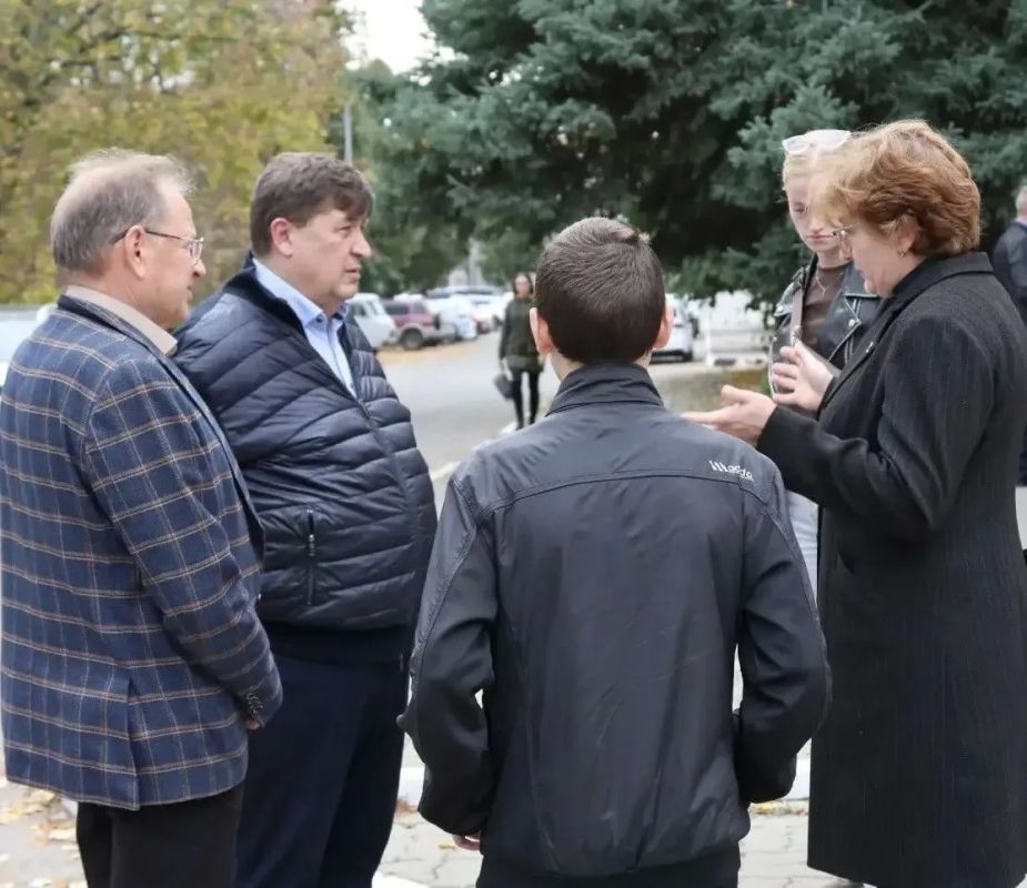 Юрий Клепиков передал гуманитарную помощь валуйчанам Юрий Клепиков передал гуманитарную помощь валуйчанам