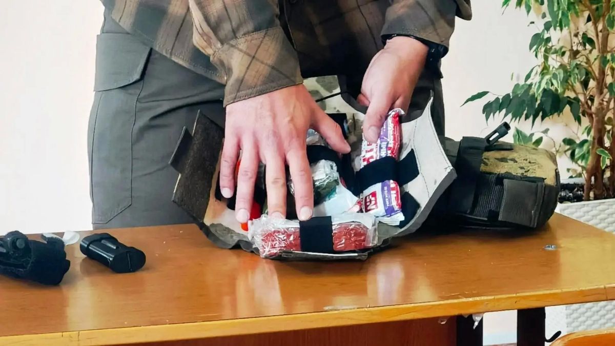 В рамках всероссийского проекта «Классные встречи» для школьников организовали встречу с участником специальной военной операции