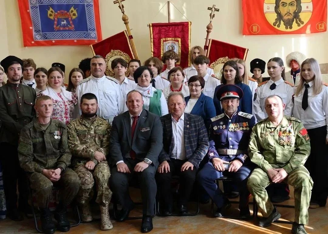 В Валуйках открыли выставку из коллекции казачьего генерала Александра Сердюкова В Валуйках открыли выставку из коллекции казачьего генерала Александра Сердюкова