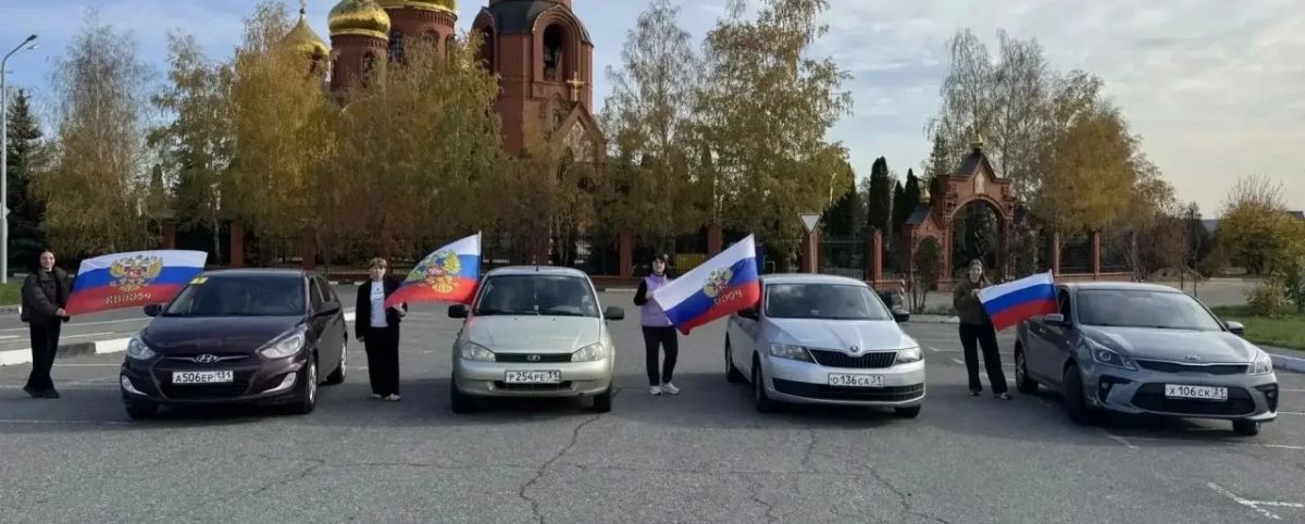 Белгородские автоинспекторы поддержали праздничный автопробег автоледи-педагогов в преддверии Дня автомобилиста Белгородские автоинспекторы поддержали праздничный автопробег автоледи-педагогов в преддверии Дня автомобилиста