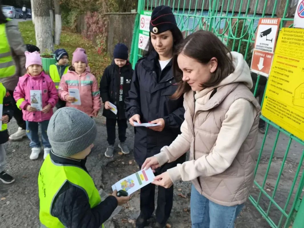 Здравствуйте. Завершаем рабочую неделю важным напоминанием — о правилах безопасной перевозки детей в автомобиле В областном центре сотрудники Госавтоинспекции вместе с юными помощниками провели профилактическую акцию для... Здравствуйте. Завершаем рабочую неделю важным напоминанием — о правилах безопасной перевозки детей в автомобиле В областном центре сотрудники Госавтоинспекции вместе с юными помощниками провели профилактическую акцию для...