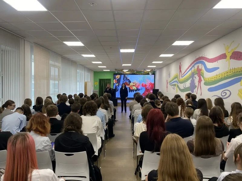 В Белгороде полицейские проводят правовые беседы со школьниками