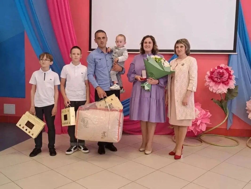 Продолжаем знакомить наших подписчиков с нашими замечательными многодетными семьями! Продолжаем знакомить наших подписчиков с нашими замечательными многодетными семьями!