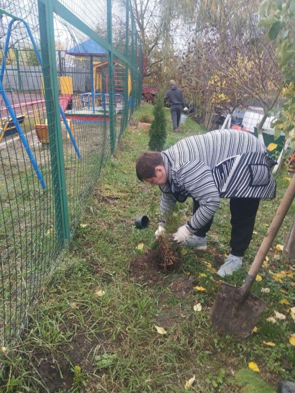 В рамках месячника служения Белгородской области в Борисовском округе продолжаются работы по благоустройству В рамках месячника служения Белгородской области в Борисовском округе продолжаются работы по благоустройству