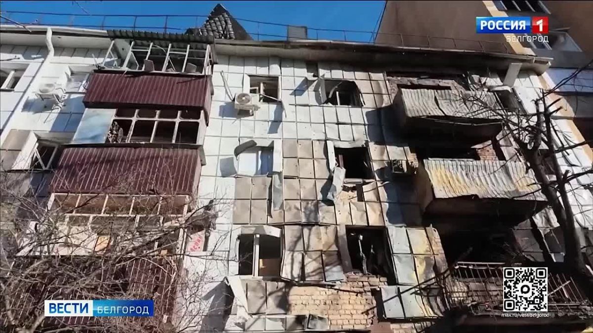 Дворы домов, пострадавших в результате атаки ВСУ, постепенно приводят в порядок