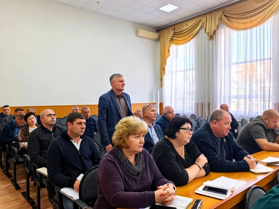 Николай Нестеров: По традиции начал рабочую неделю с совещания с заместителями, руководителями территориальных администраций и структурных подразделений округа Николай Нестеров: По традиции начал рабочую неделю с совещания с заместителями, руководителями территориальных администраций и структурных подразделений округа
